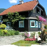 Haus Thon *